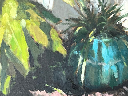 Green Garden Pot, Strong Sunlight