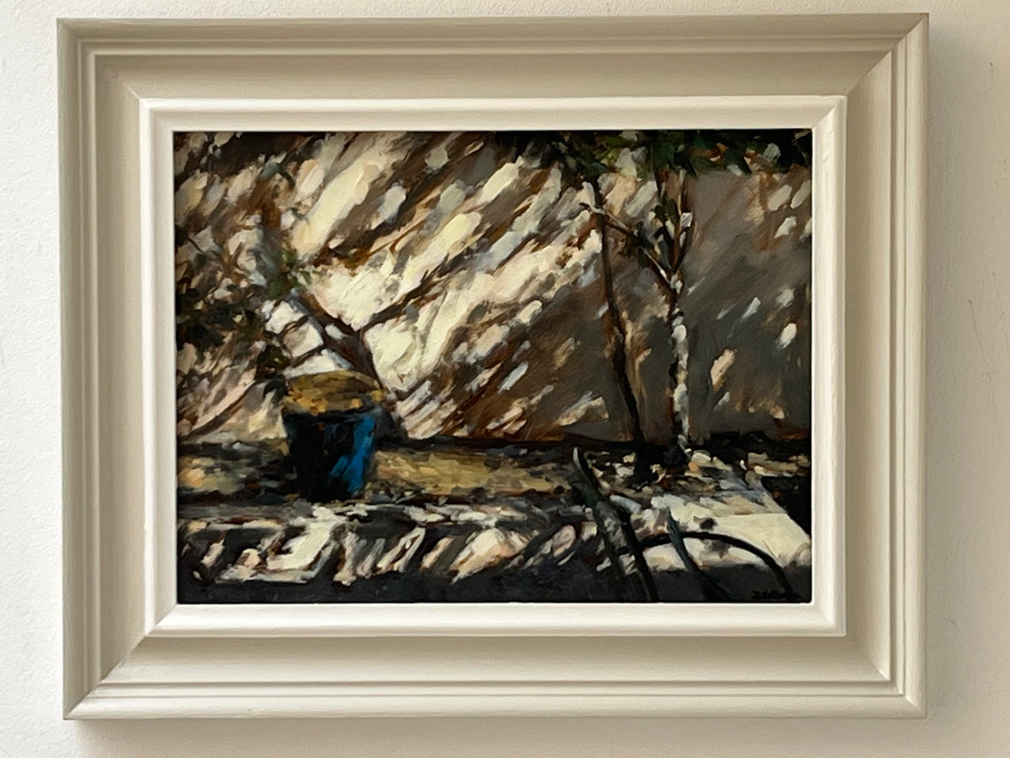 Blue Garden Pot, Strong Sunlight